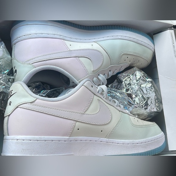 Air Force 1 UV , they change color in the sun - Picture 3 of 6